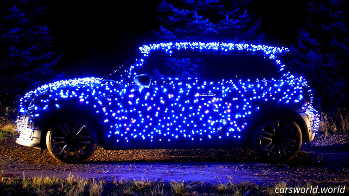 Potresti voler ripensarci prima di aggiungere luci di Natale alla tua auto | Carscoops